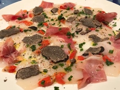Carpaccio de st Jacques et truffe noires